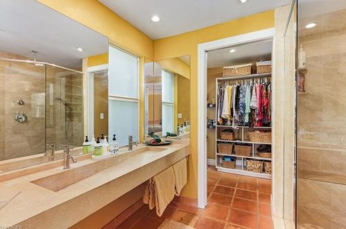 2633 Longboat Dr, Naples FL 34104-3382 exterior