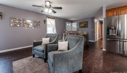 334 Maple Ave, Uncasville CT 06382-2018 exterior