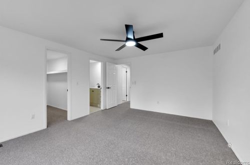 1868 Christy Ct, Rochester MI 48309-3327 exterior