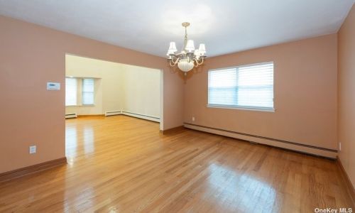 746 Park Pl, Valley Stream NY  11581-2624 exterior