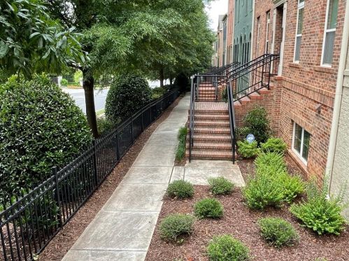 6436 Chariot St, Atlanta GA 30328-4298 exterior