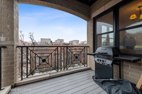 444 Blackhawk St, Chicago IL  60610-7340 exterior