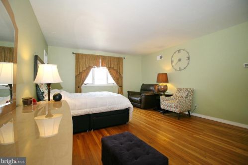 1078 Corn Crib Dr, Huntingdon Valley PA 19006-3306 exterior