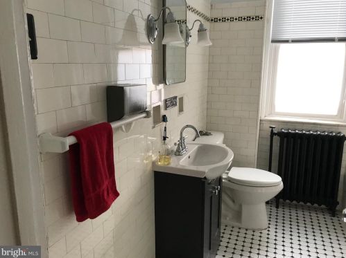 912 Catharine St, Philadelphia PA 19143-2624 exterior