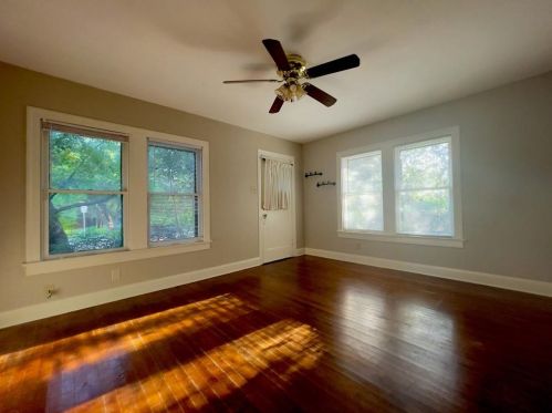 1204 22nd St, Austin TX  78705-5331 exterior