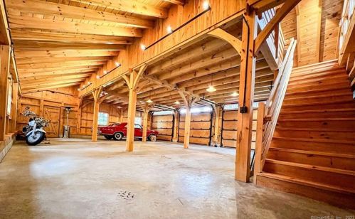 31 Diamond Gln Rd, Farmington CT 06032-2301 exterior