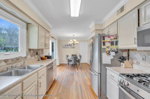 28 Linda Dr, Jackson Twp NJ 08527-5026 exterior