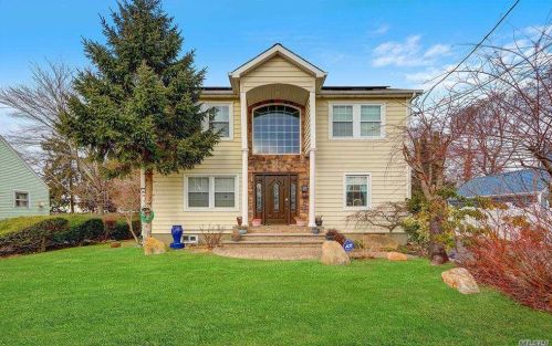 24 Vondran St, Huntington Station, NY 11746-2548
