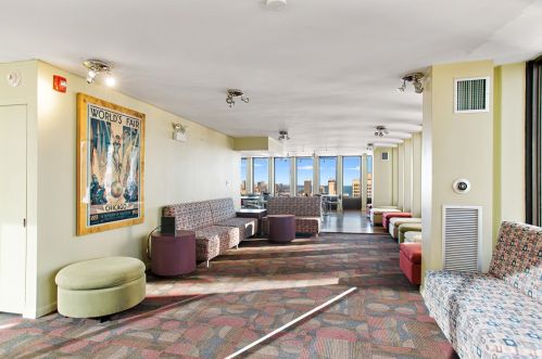 100 Walton St, Chicago IL  60611-1448 exterior