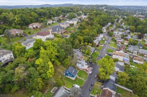 156 Barnert Ave, Paterson NJ  07512-1640 exterior