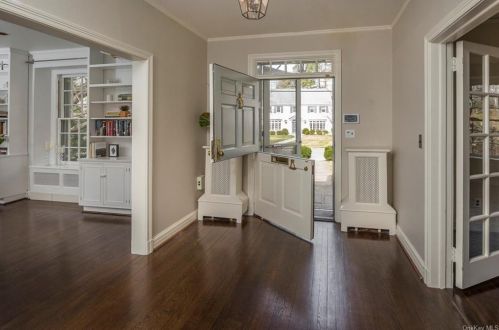 321 Central Pkwy, Mount Vernon, NY 10552-1118