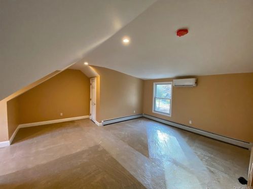 16 Daria Dr, Poughkeepsie NY 12603-5430 exterior