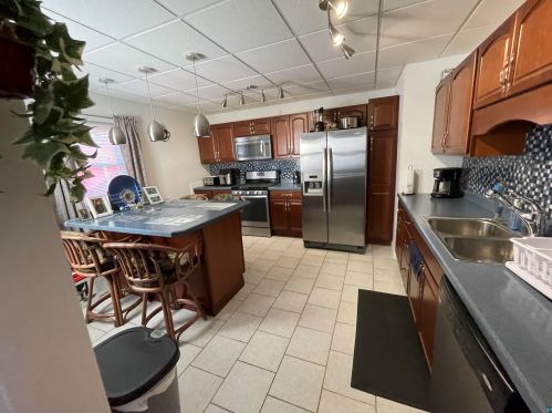 6716 Westgate Blvd, Duluth MN 55807-1985 exterior