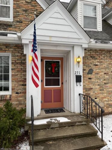 231 Prospect St, Vassar, MI 48768-1611