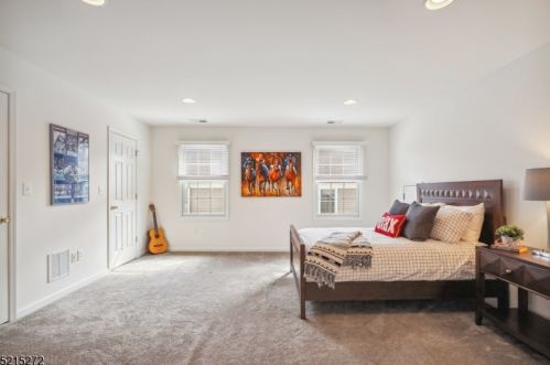 31 Baxter Ln, Town Center NJ 07052-1430 exterior