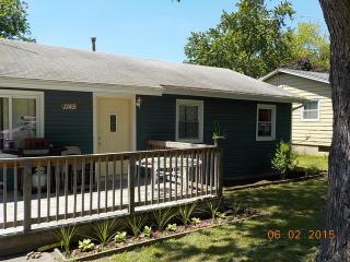 1145 4th St, Aurora, IL 60505-5513