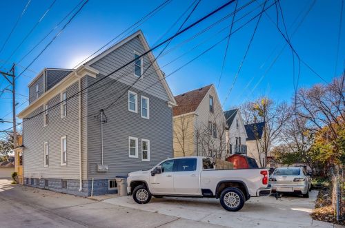 1322 Dakota St, Milwaukee WI  53215-3848 exterior