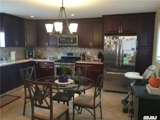 111 Lewis St, Valley Stream NY  11580-3612 exterior