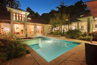 985 Buckingham Cir, Atlanta, GA 30327-2701