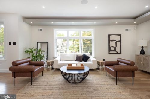 6627 Lincoln Dr, Philadelphia PA exterior