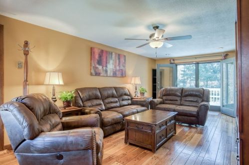 203 Murphy Ln, Chicopee MA 01020-4837 exterior