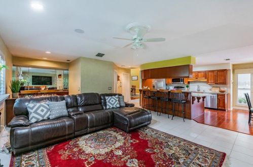 11506 Louvre Pl, Tampa FL 33617-2447 exterior