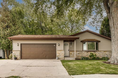 1209 Thomas St, Manitowoc WI 54220-2250 exterior