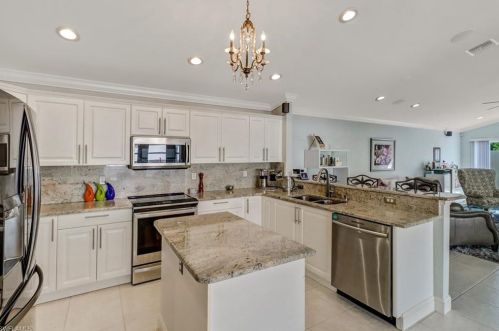 1115 Jardin Dr, Naples FL 34104-6616 exterior