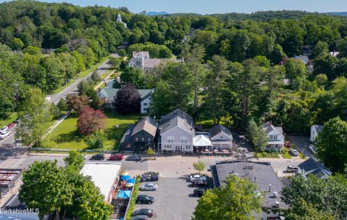 15 Franklin St, Lenox MA 01240-2304 exterior