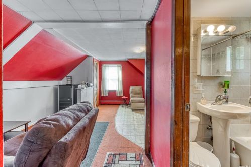 551 18 St, Babylon NY 11704-2206 exterior