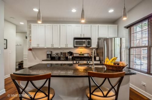 3343 Sunnyside Ave, Chicago, IL 60625-5455