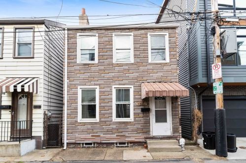 1815 Fox Way, Pittsburgh PA  15203-1731 exterior