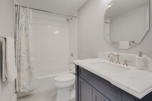 4727 Artesian Ave, Chicago IL 60645-5302 exterior