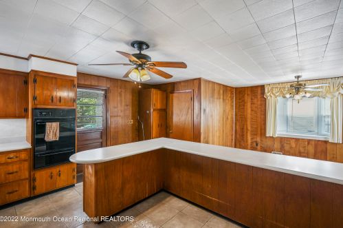 71 Ctr St, East Freehold NJ 07728-2430 exterior