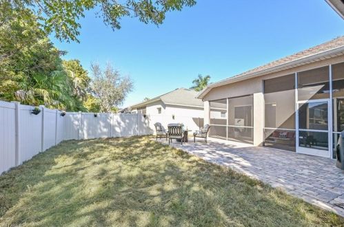 203 Burnt Pne Dr, Naples FL 34119-9775 exterior