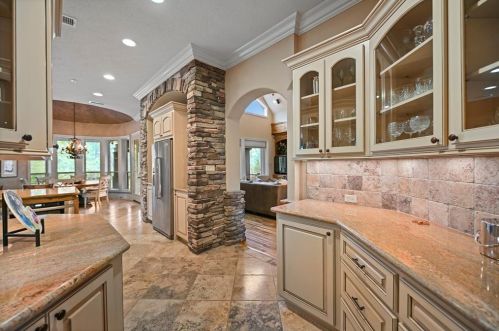 2200 Spg Br Rd, Montgomery TX 77316-2503 exterior