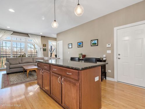 3009 Damen Ave, Chicago, IL 60618-8216