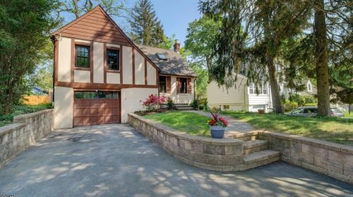 26 Blackburne Ter, Town Center, NJ 07052-3502