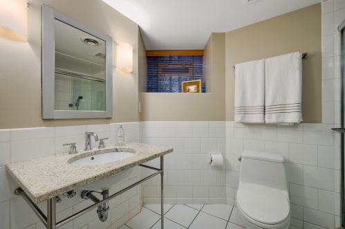 619 Belden Ave, Chicago IL 60614-3305 exterior