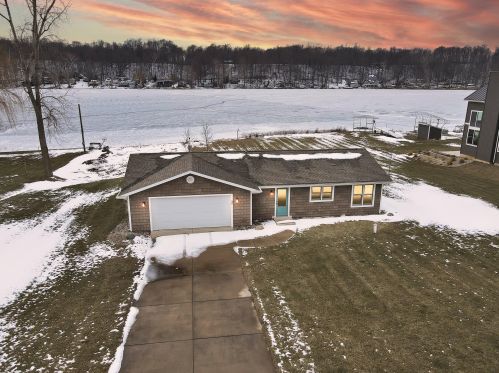 65526 Peninsula Dr, Cassopolis MI 49031-8530 exterior