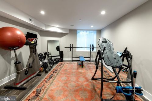 934 Ellsworth St, Philadelphia PA 19146-3010 exterior