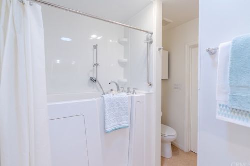 15542 Cornuta Ave, Bellflower CA 90706-4805 exterior