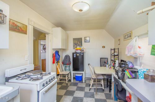 708 Coit Ave, Grand Rapids MI 49503-2737 exterior