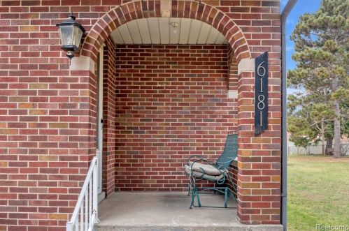 6181 Drexel St, Dearborn Heights MI  48127-3205 exterior