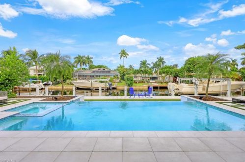 1501 Bluefin Ct, Naples FL 34102-1576 exterior