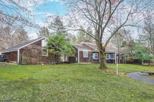 12 Schoolhouse Ln, Morristown NJ 07960-3323 exterior