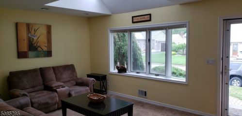 321 New York Ave, Clark, NJ 07066-1245