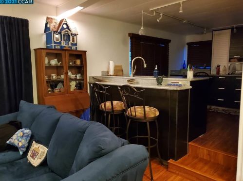 81 Eileen Ln, Concord, CA 94518-2002