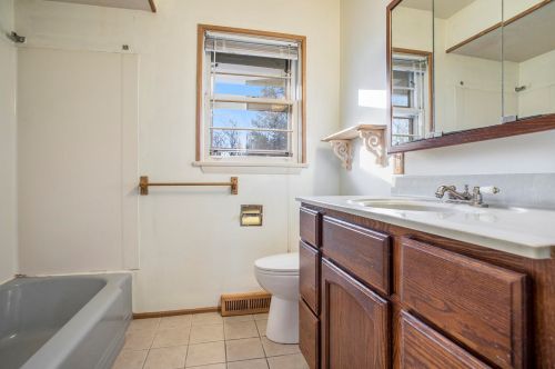 8839 Maplewood Dr, Berrien Springs MI 49103-1420 exterior