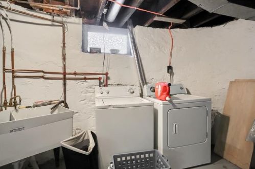 1526 State Ave, Moon Twp PA  15108-2052 exterior